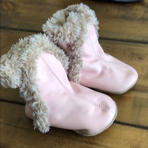 Robeez soft soul light pink fur lined